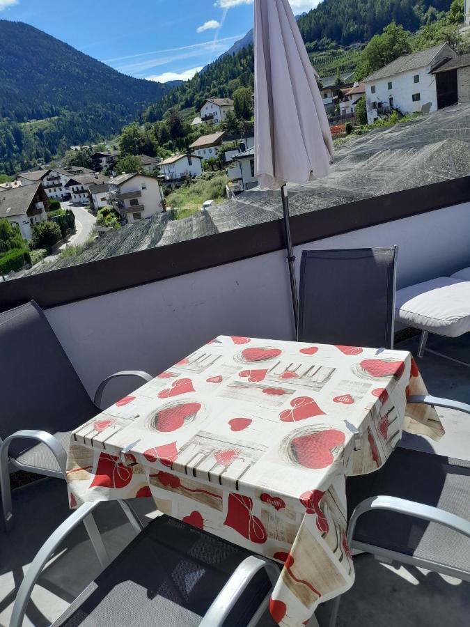 Ferienwohnung Bergblick-Schlosshof Vollan Exterior foto