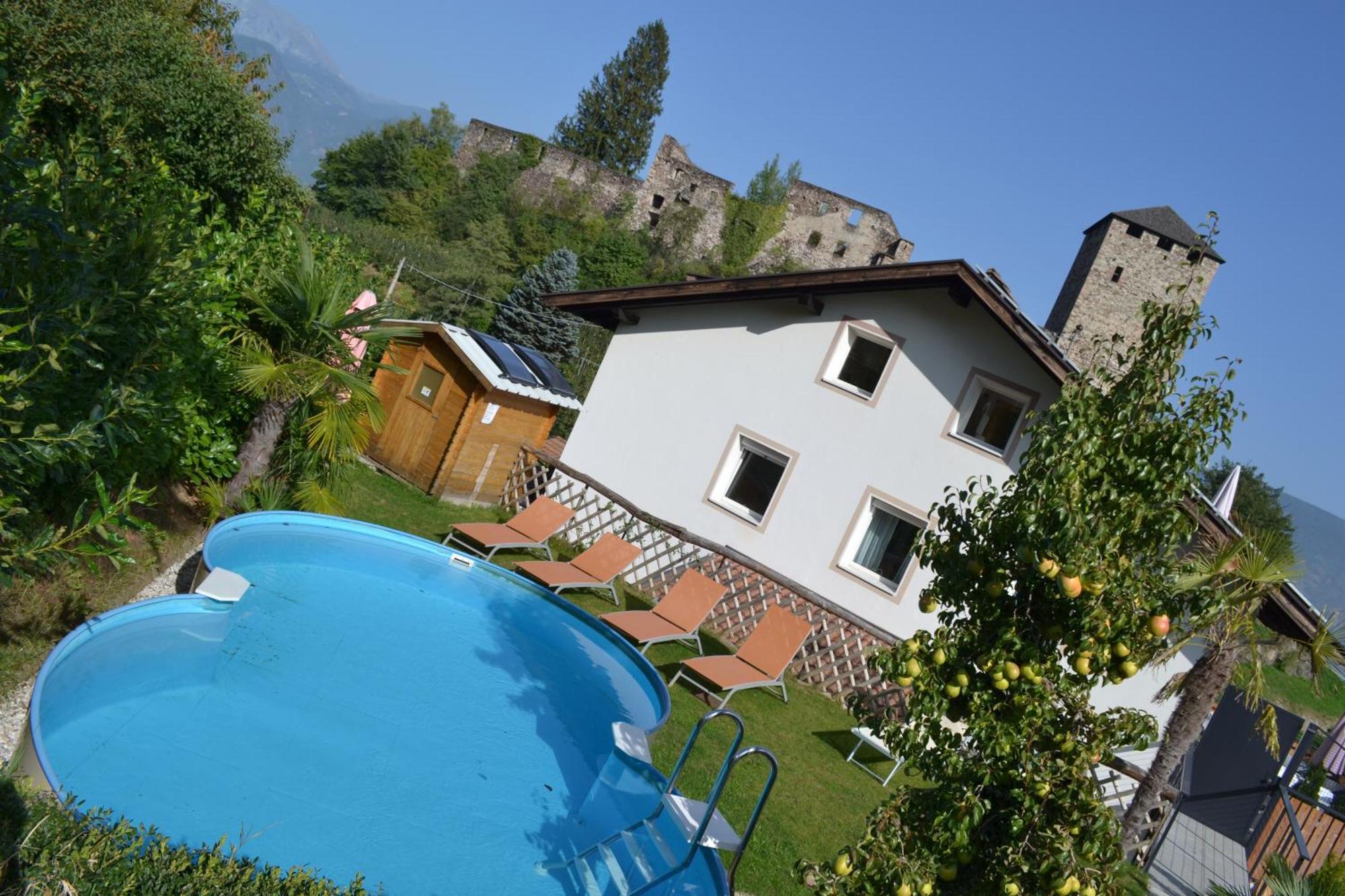 Ferienwohnung Bergblick-Schlosshof Vollan Exterior foto