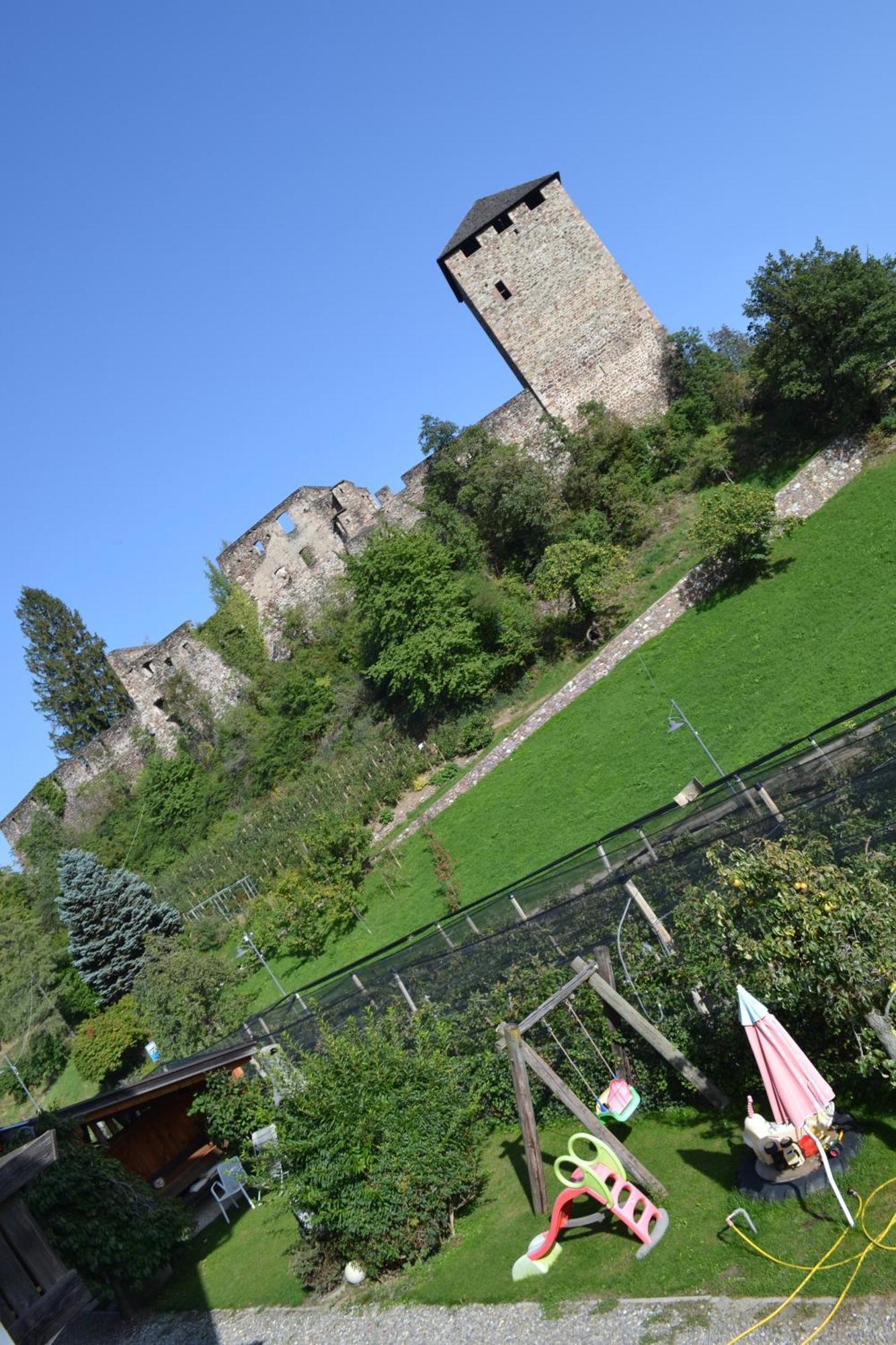 Ferienwohnung Bergblick-Schlosshof Vollan Exterior foto