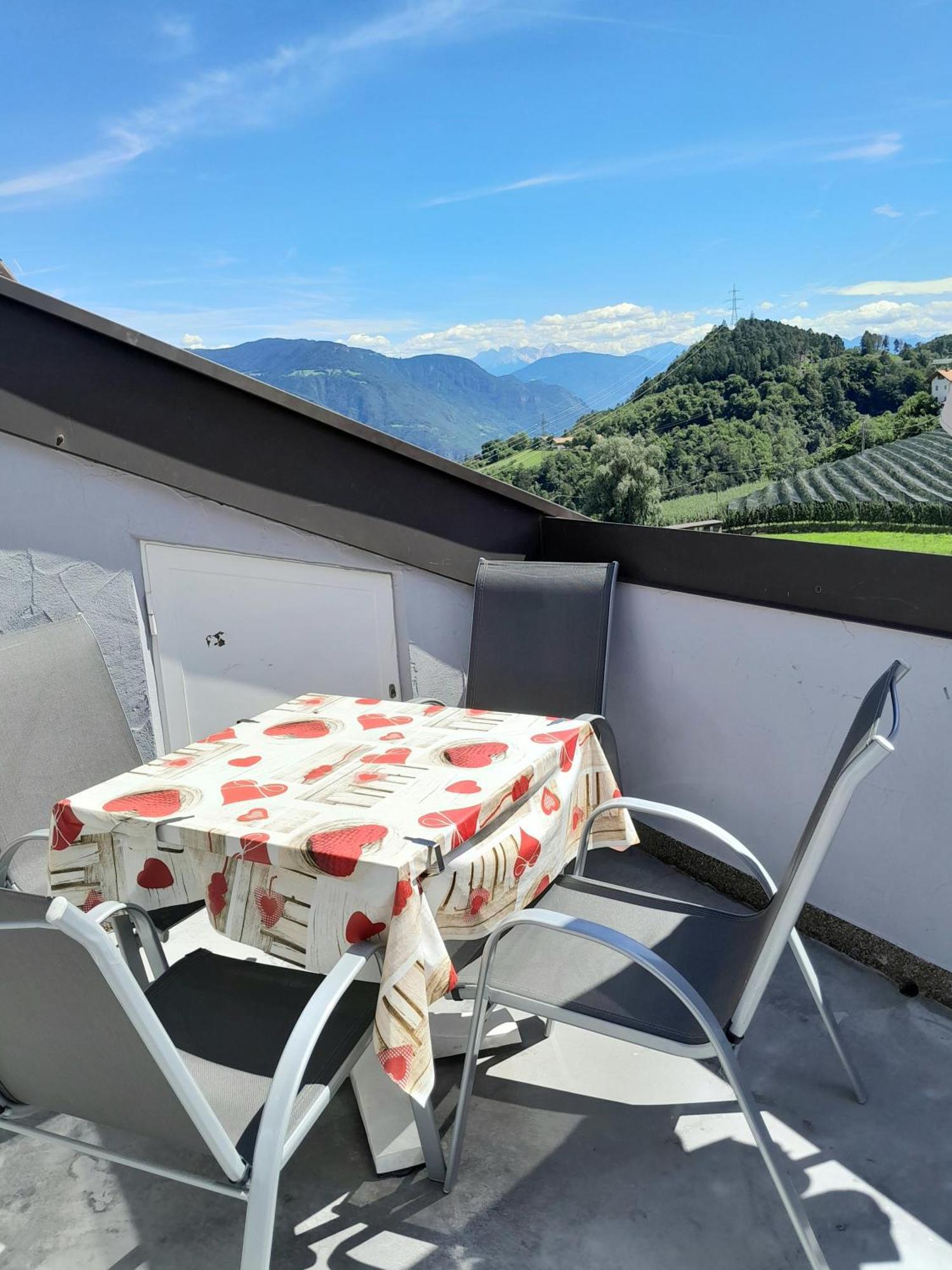 Ferienwohnung Bergblick-Schlosshof Vollan Exterior foto